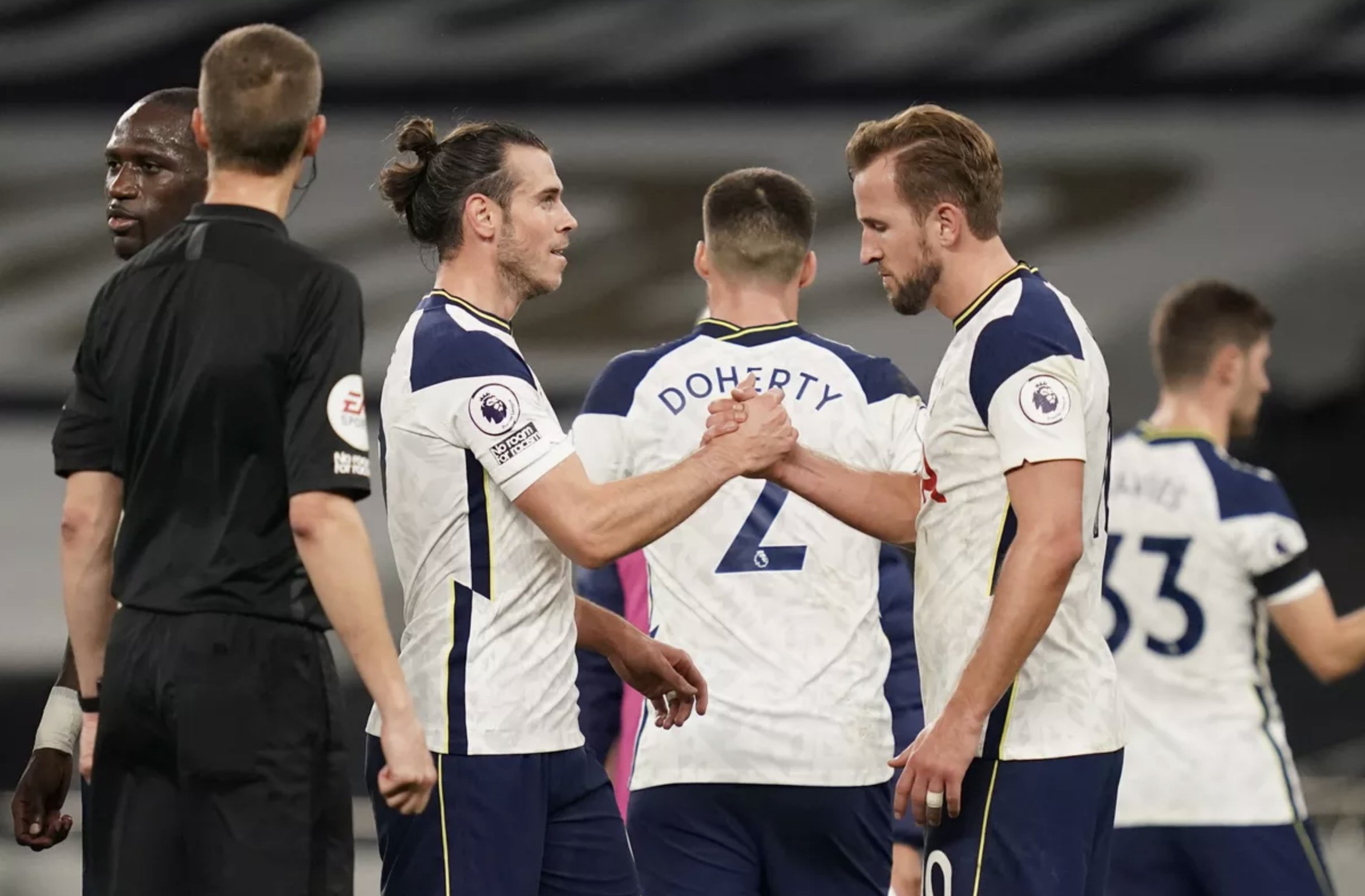 目青年间交 目青年间交