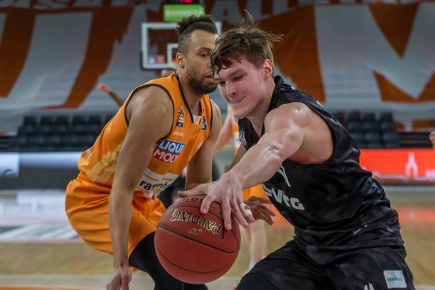 在团队配合 在团队配合