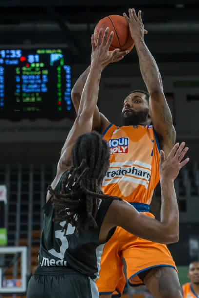 表现与场下 表现与场下